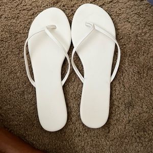 White women US size 8.5 flip flops. Originally from forever 21.